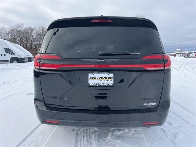 2024 Chrysler Pacifica Limited AWD
