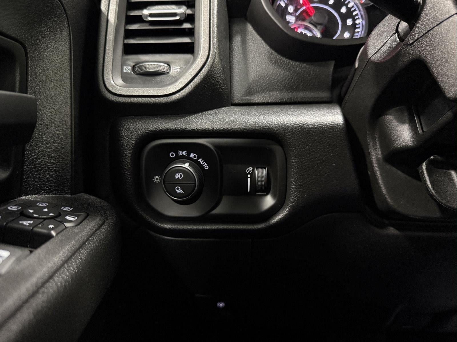 2026 RAM 2500 Black Express Crew Cab 4x4 6'4' Box