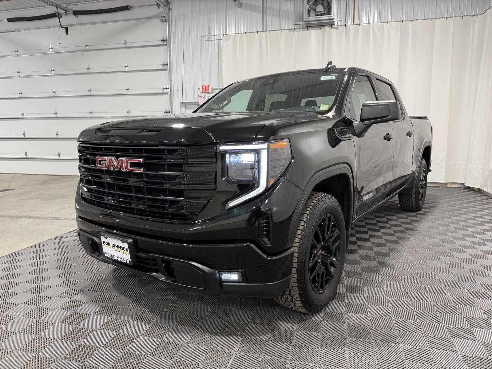2023 GMC Sierra 1500 4WD Crew Cab Short Box Elevation with 3VL