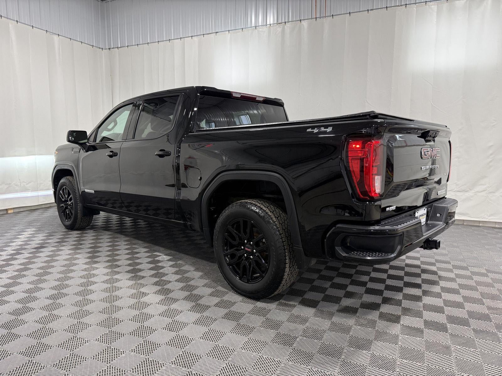 2023 GMC Sierra 1500 4WD Crew Cab Short Box Elevation with 3VL