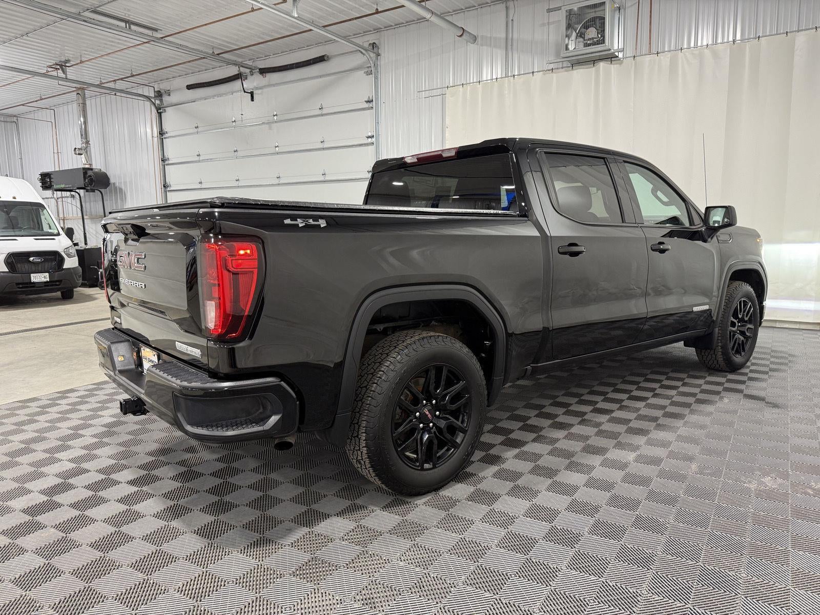 2023 GMC Sierra 1500 4WD Crew Cab Short Box Elevation with 3VL