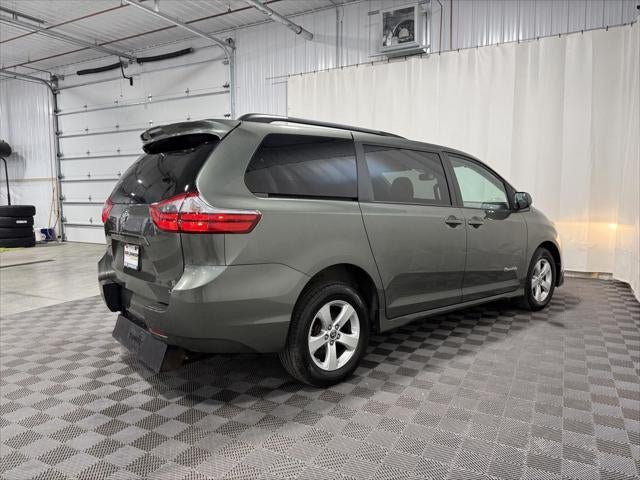 2020 Toyota Sienna LE