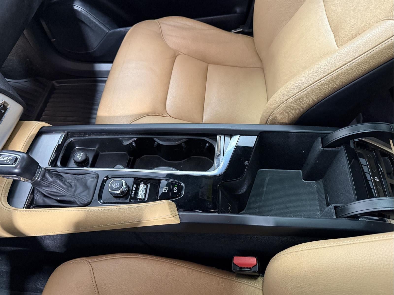 2018 Volvo XC90 T6 Momentum