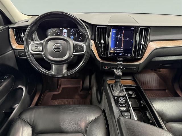 2021 Volvo XC60 T6 Momentum