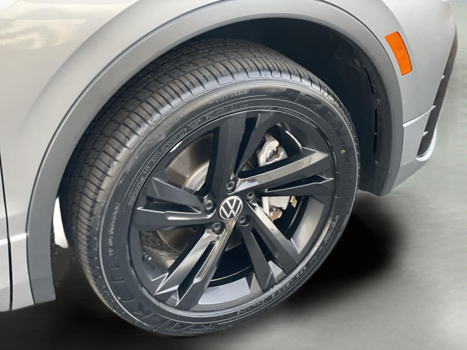 2024 Volkswagen Tiguan SE R-Line Black