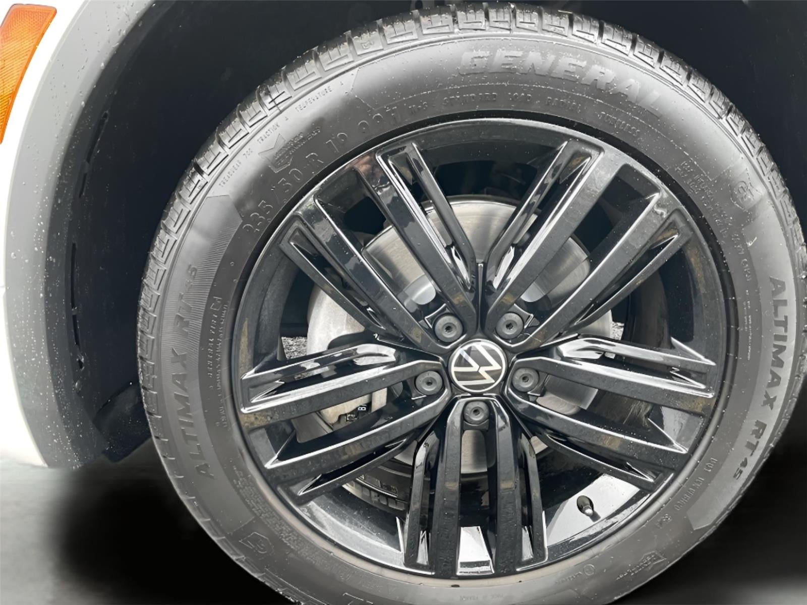 2022 Volkswagen Tiguan SE R-Line Black