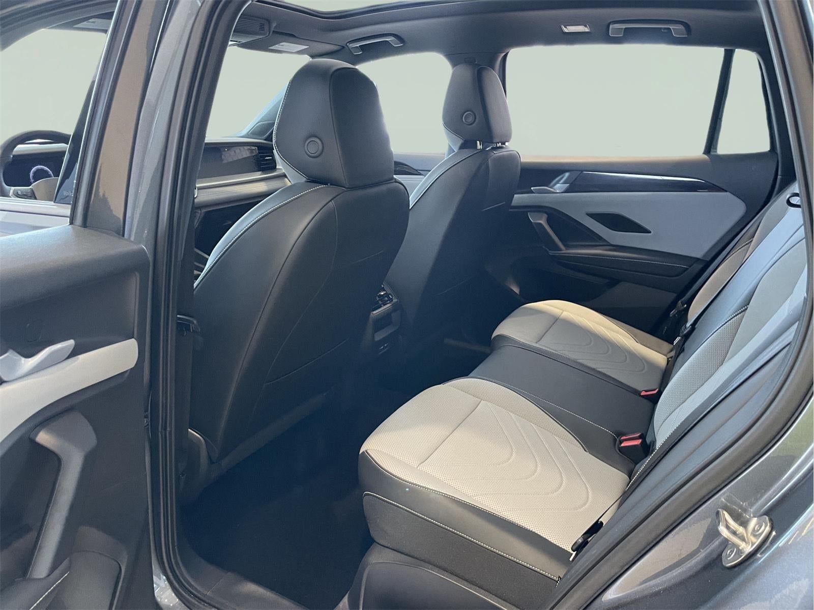 2025 Volkswagen Tiguan SE R-Line Black