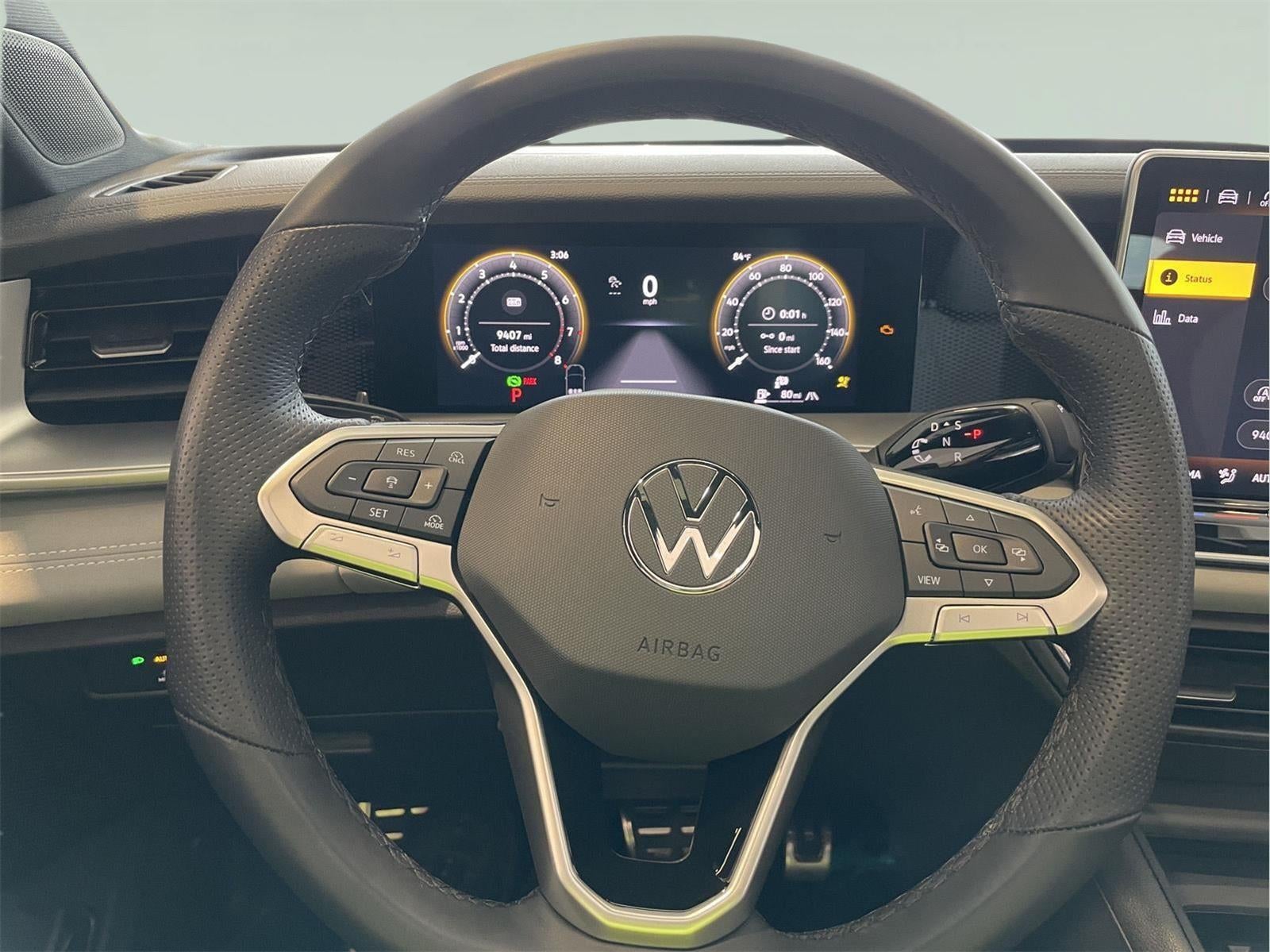 2025 Volkswagen Tiguan SE R-Line Black