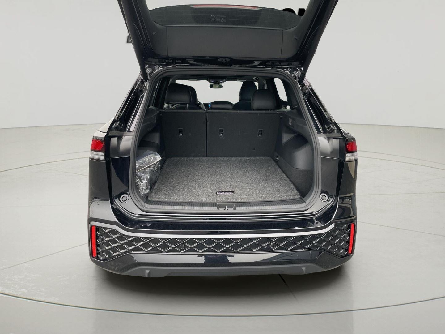 2025 Volkswagen Tiguan SE R-Line Black