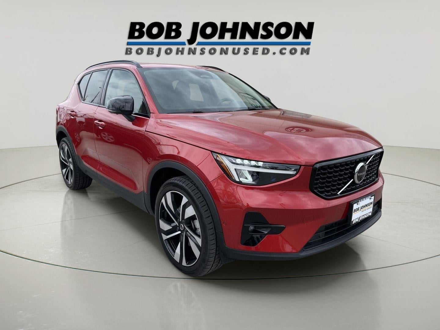 2024 Volvo XC40 Plus Dark Theme