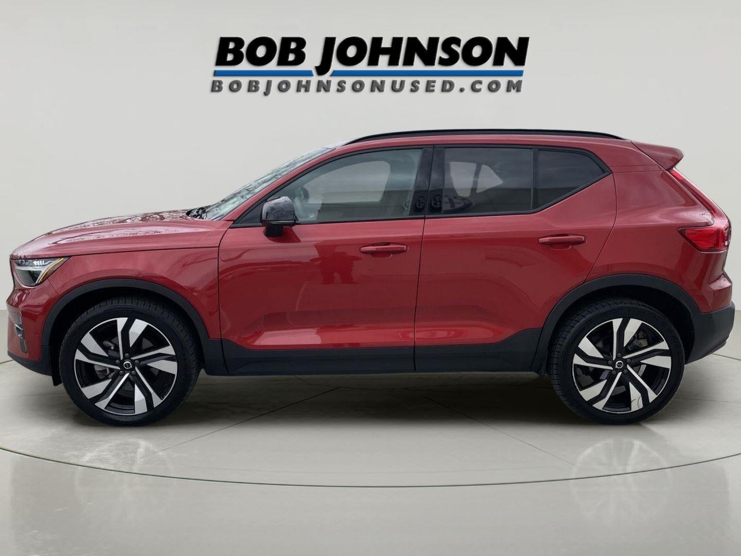 2024 Volvo XC40 Plus Dark Theme