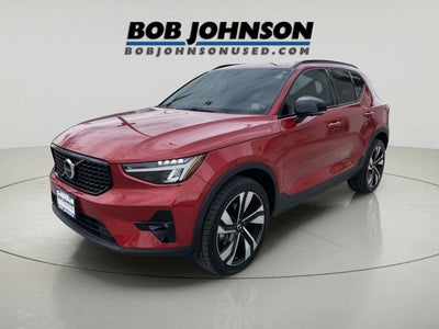 2024 Volvo XC40 Plus Dark Theme