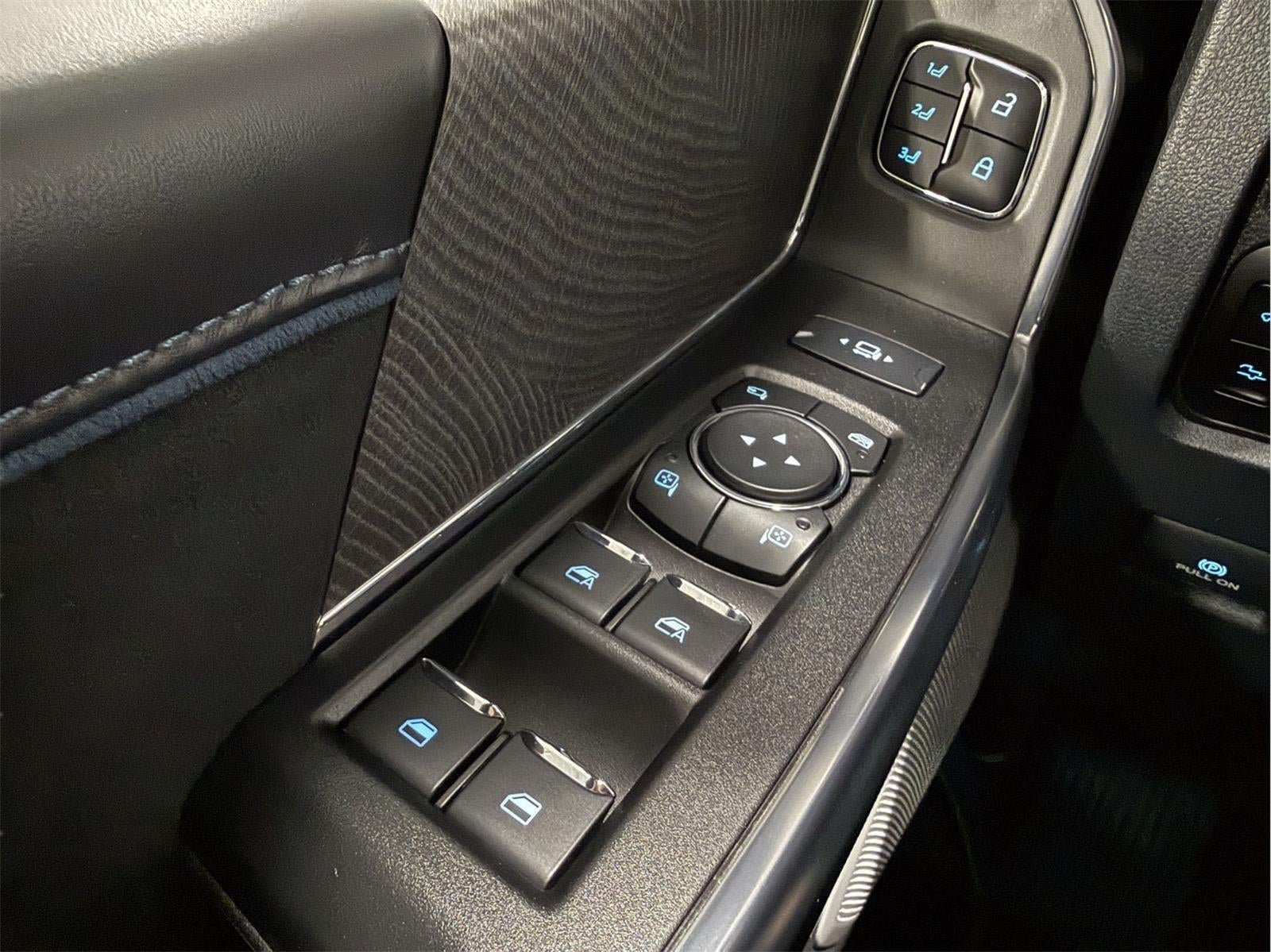 2025 Ford Super Duty F-250 SRW Platinum